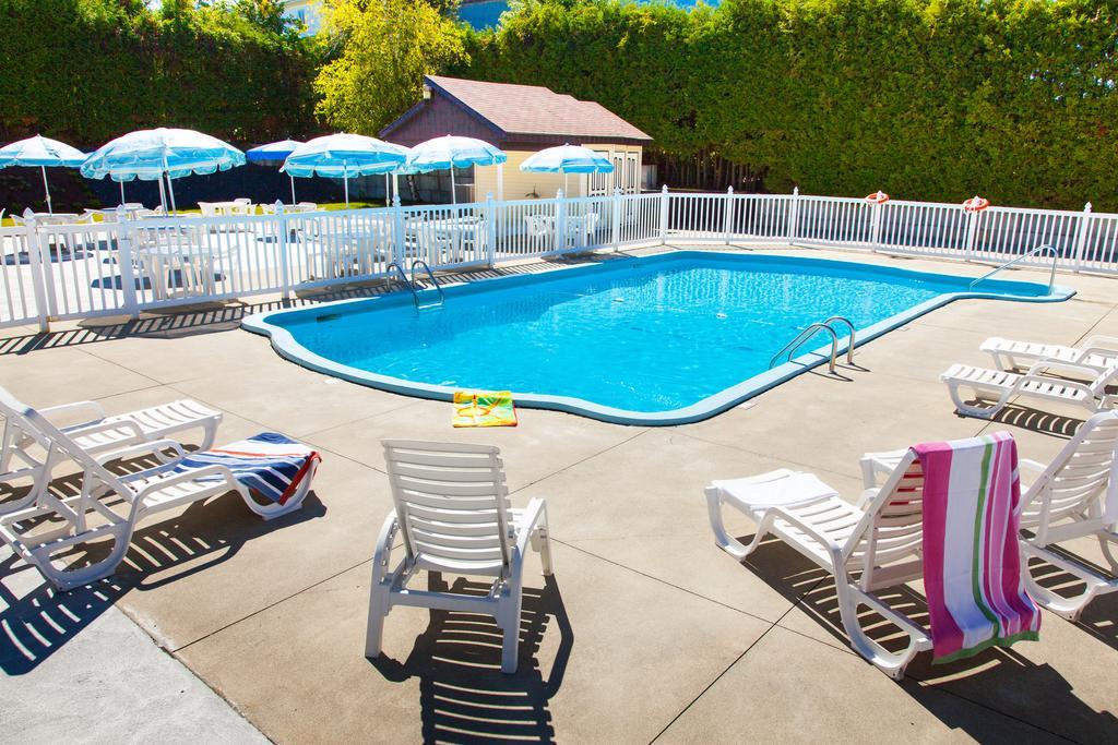 Hotel Le Floral Sherbrooke Bagian luar foto