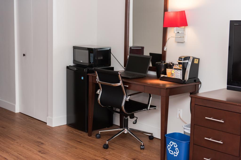 Hotel Le Floral Sherbrooke Bagian luar foto