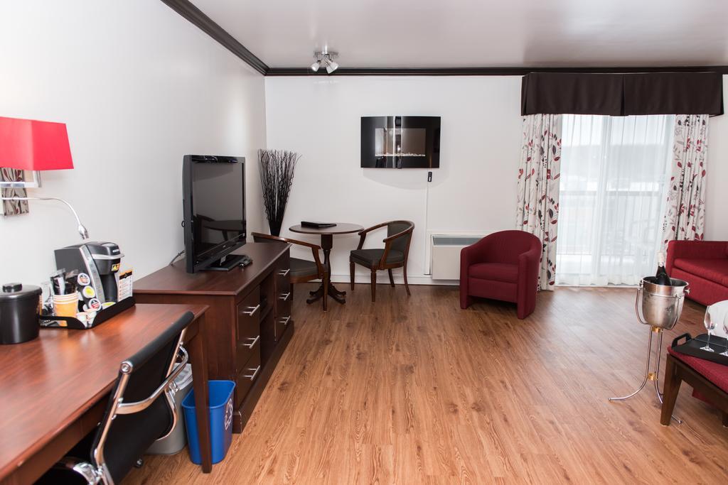 Hotel Le Floral Sherbrooke Bagian luar foto