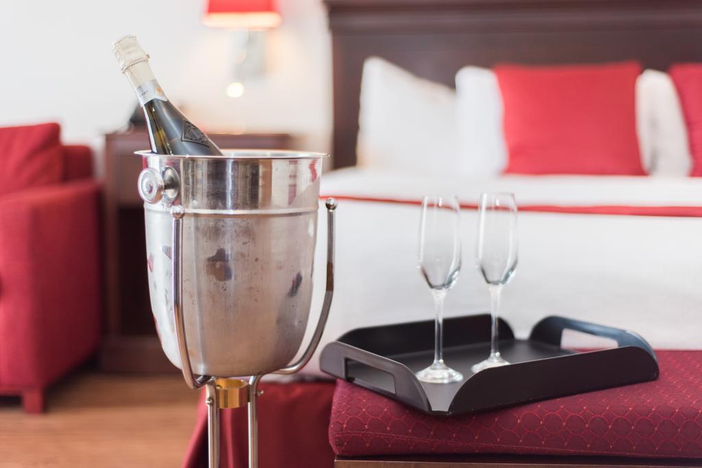 Hotel Le Floral Sherbrooke Bagian luar foto