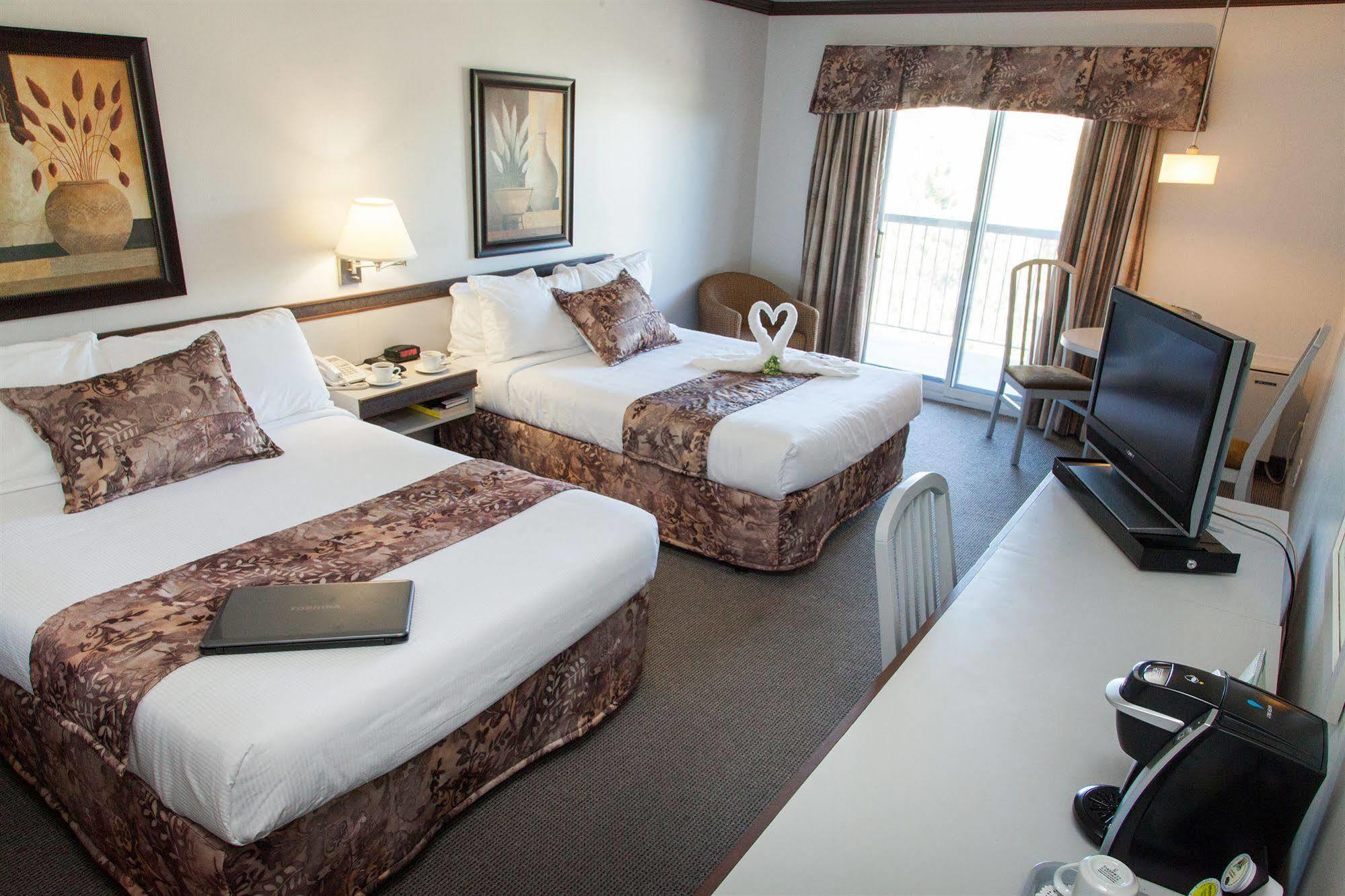 Hotel Le Floral Sherbrooke Bagian luar foto