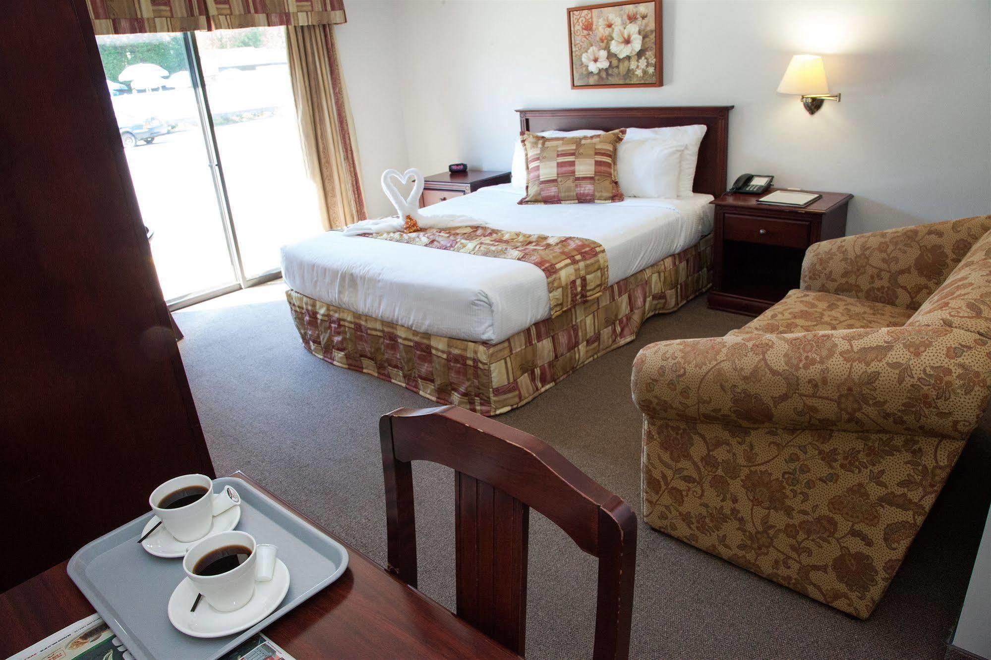 Hotel Le Floral Sherbrooke Bagian luar foto