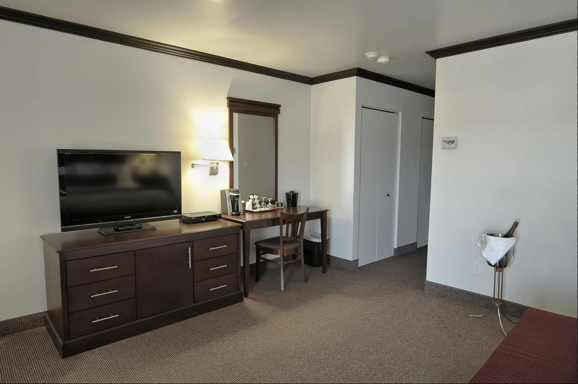 Hotel Le Floral Sherbrooke Bagian luar foto