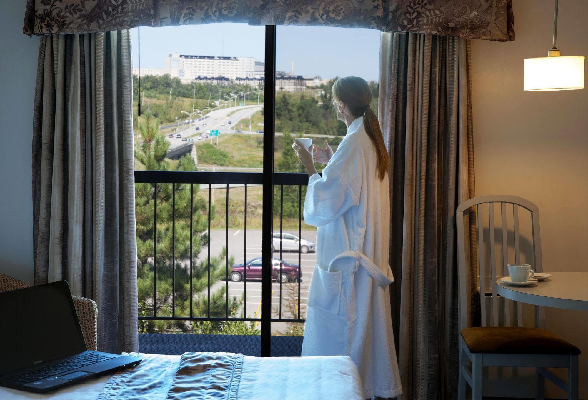Hotel Le Floral Sherbrooke Bagian luar foto