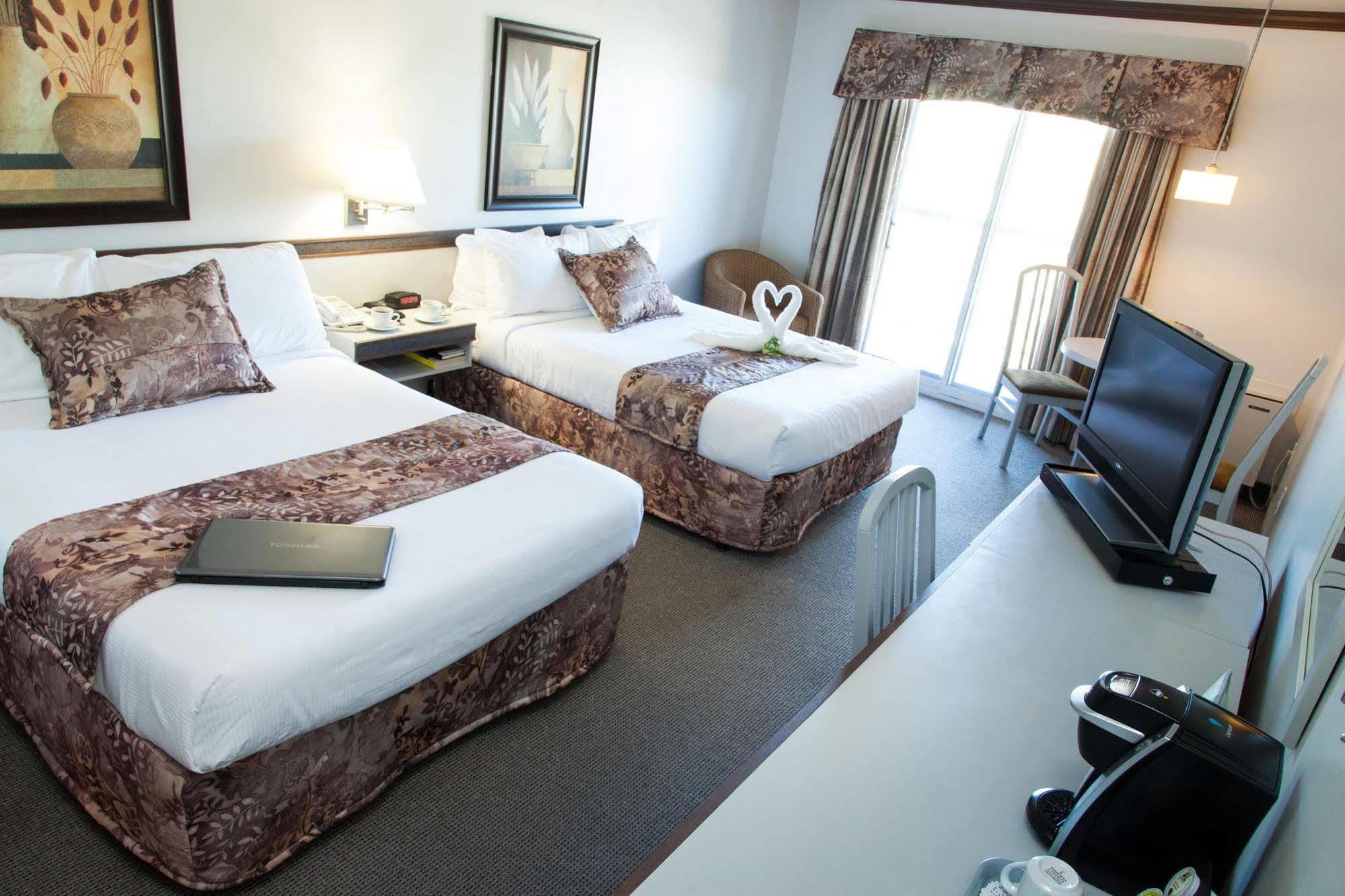 Hotel Le Floral Sherbrooke Bagian luar foto
