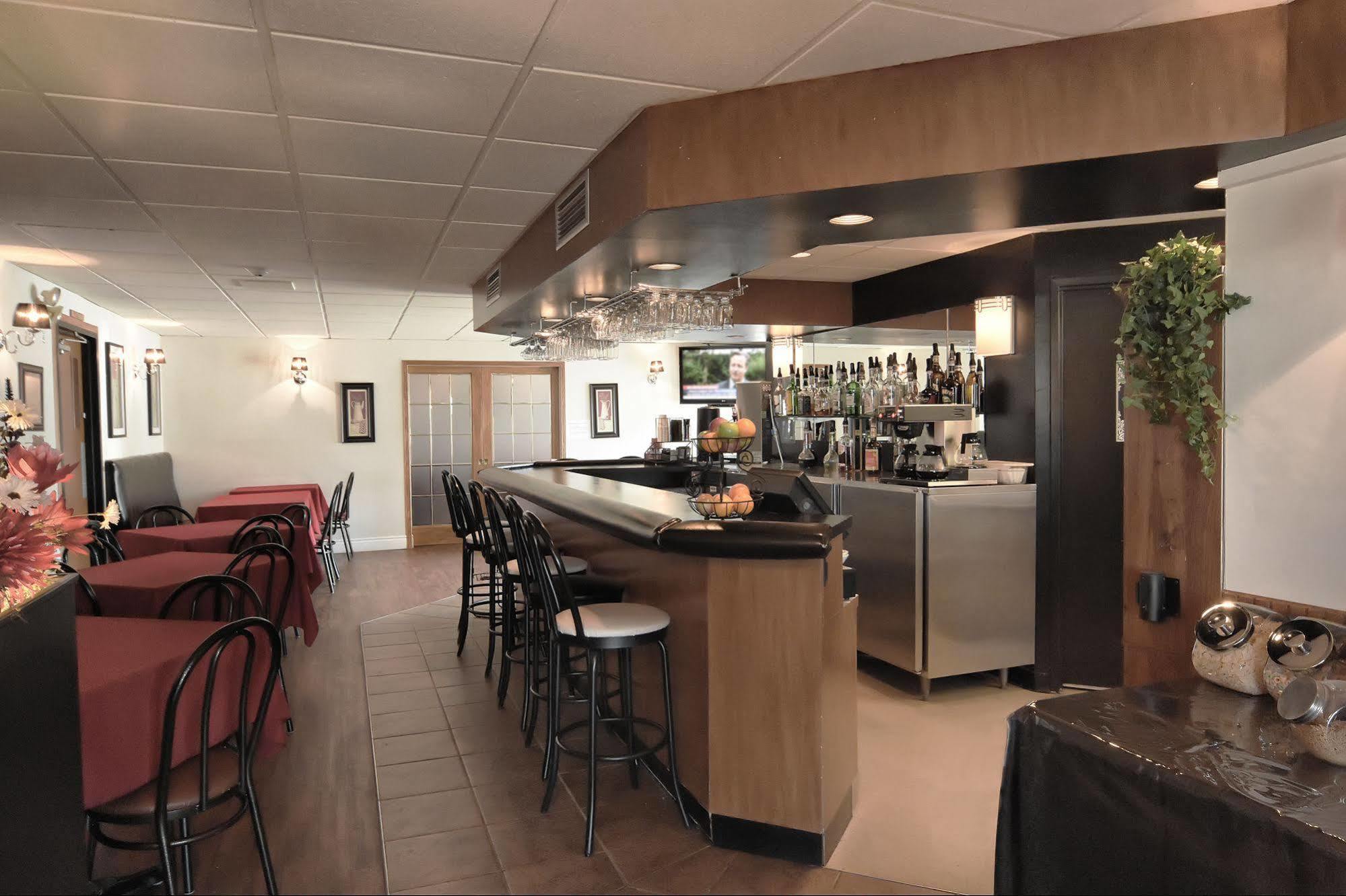 Hotel Le Floral Sherbrooke Bagian luar foto